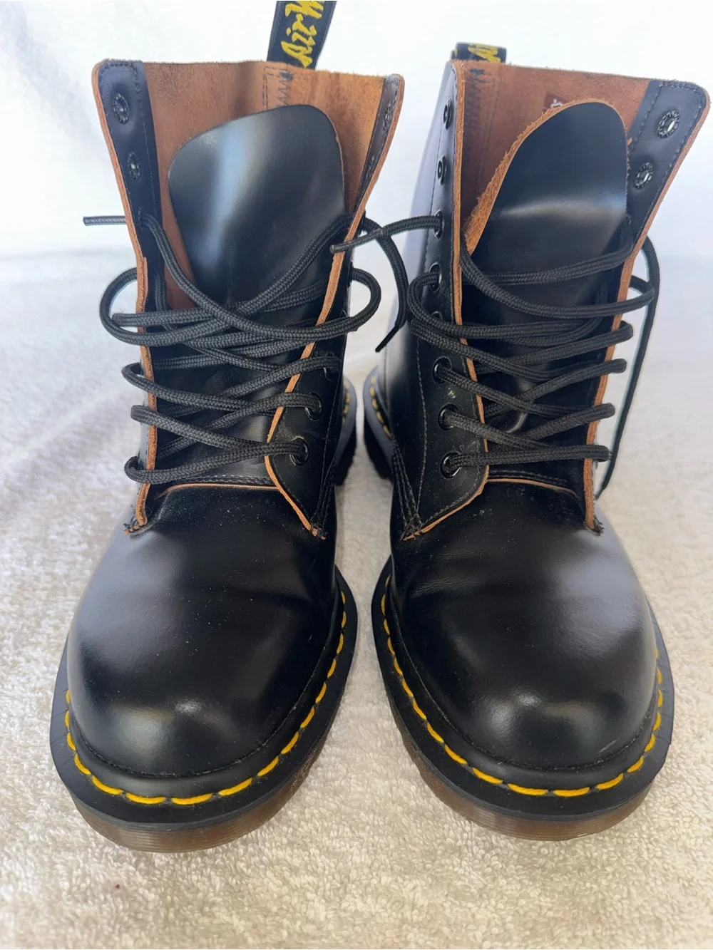 Dr Martens 1460 VINTAGE MADE IN ENGLAND Leather Lace Up Boots with pin. Unisex